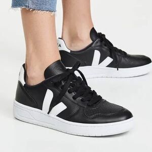 Veja V-10 LEATHER Black White Womens Size 9